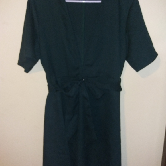 Forest Green Vneck Dress With Waist Detail! - Picture 4 of 6